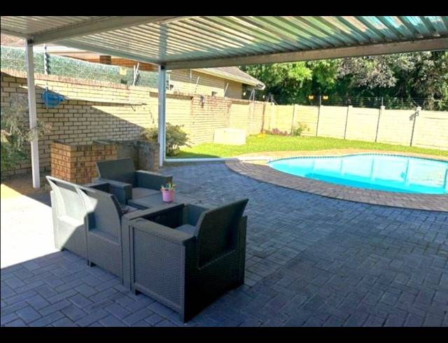 5 BEDROOM HOUSE FOR SALE IN MEER EN SEE